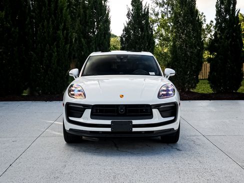 Used 2026 Porsche Macan AWD/4WD image 3