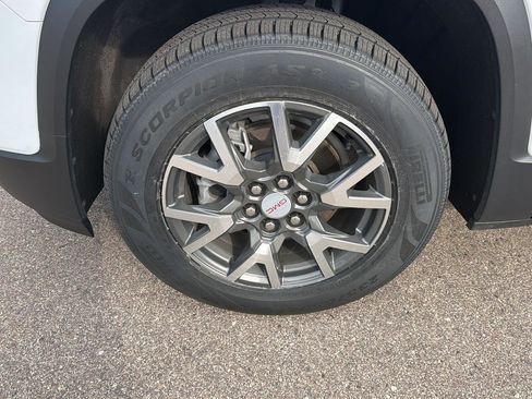 Used 2023 GMC Acadia SLE w/ Driver Convenience Package image 7