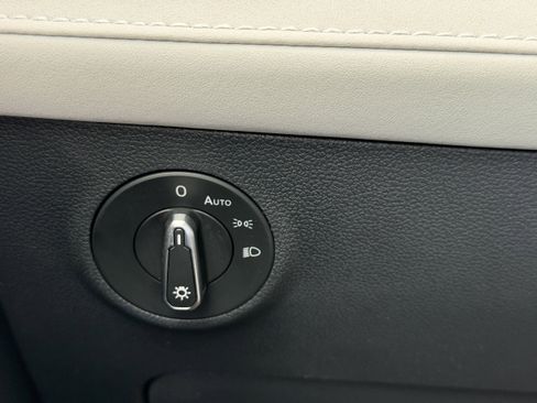 New 2026 Volkswagen Taos SE FWD image 23