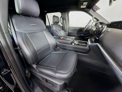 Used 2025 Ford Expedition Max Platinum w/ Stealth Performance Package image 31