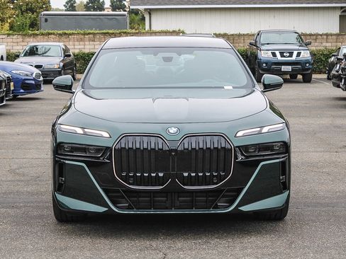 New 2026 BMW i7 xDrive60 AWD/4WD image 2