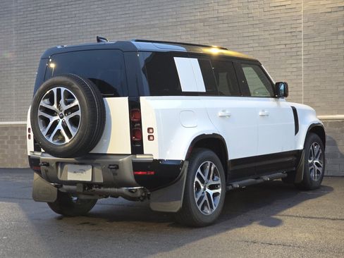 New 2025 Land Rover Defender 110 X-Dynamic SE image 22