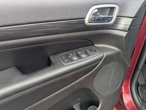 Used 2020 Jeep Grand Cherokee Altitude image 11