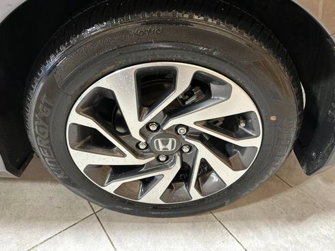 Used 2018 Honda Civic EX image 9