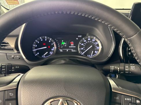 Used 2020 Toyota Highlander Limited FWD image 29