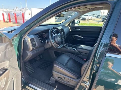 Used 2023 Nissan Pathfinder Platinum AWD/4WD image 15