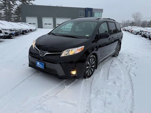 Used 2019 Toyota Sienna XLE Premium image 2