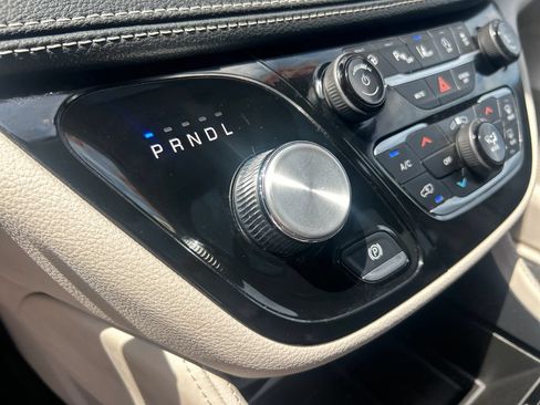 Used 2023 Chrysler Pacifica Limited w/ Uconnect Theater Family Group AWD/4WD image 24
