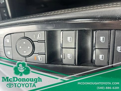 Used 2025 Nissan Rogue SV AWD/4WD image 17