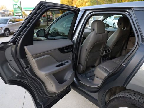 Used 2018 Jaguar F-PACE R-Sport image 18