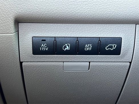 Used 2009 Lexus LX 570 4WD image 33