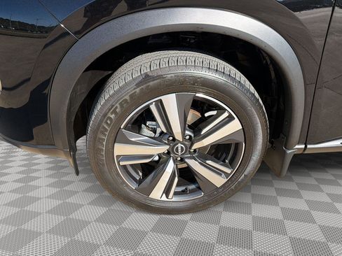 Used 2025 Nissan Rogue SL w/ SL Premium Package image 24