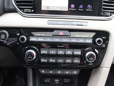 Certified 2022 Kia Sportage EX w/ EX Technology Package image 20