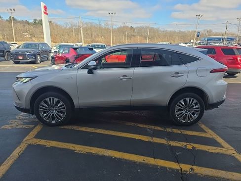 Used 2021 Toyota Venza XLE w/ Softex Package image 8