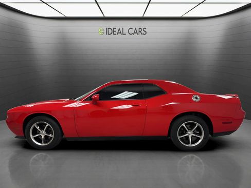 Used 2010 Dodge Challenger SE RWD image 8