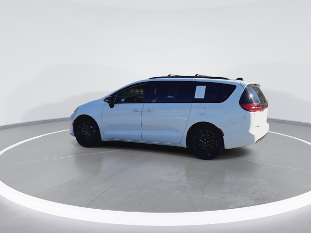 Used 2025 Chrysler Pacifica Limited FWD image 11