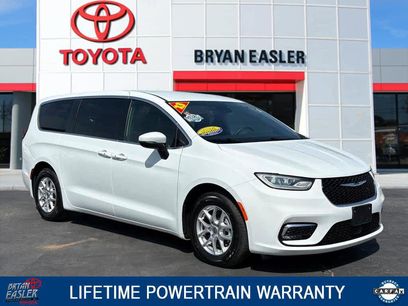 Used 2023 Chrysler Pacifica Touring