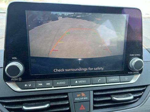 Used 2025 Nissan Altima 2.5 SV FWD image 11