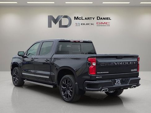 Certified 2023 Chevrolet Silverado 1500 High Country w/ Technology Package image 4