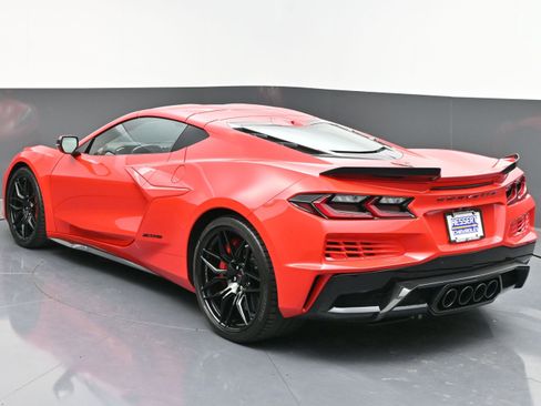Used 2024 Chevrolet Corvette Z06 w/ Stealth Interior Trim Package RWD image 5