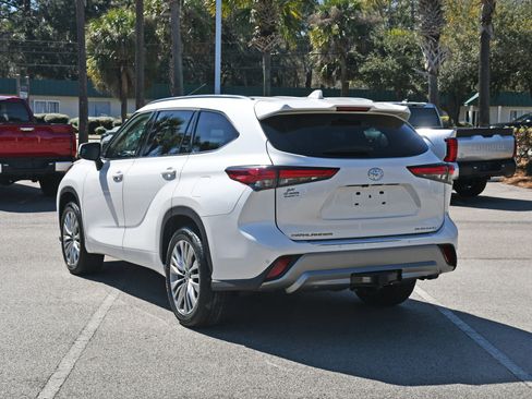 Used 2020 Toyota Highlander Platinum image 4