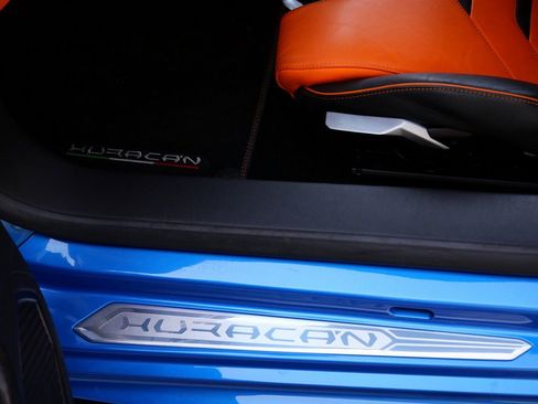 Used 2020 Lamborghini Huracan EVO image 20