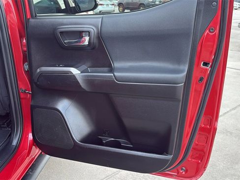 Used 2021 Toyota Tacoma TRD Off-Road image 28