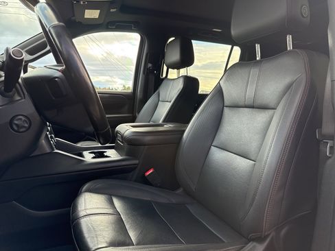 Used 2022 Chevrolet Suburban RST w/ Luxury Package image 9