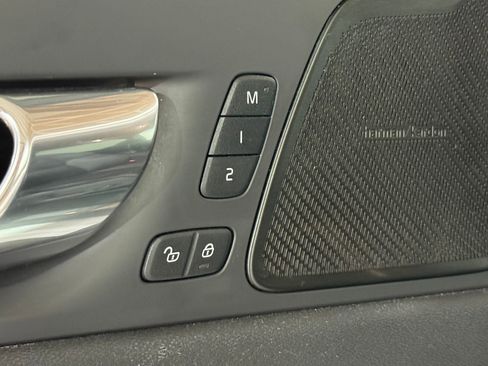 Used 2019 Volvo XC60 T5 Inscription w/ Protection Package Premier image 19