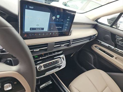 Used 2024 Lincoln Corsair AWD w/ Equipment Group 101A image 3