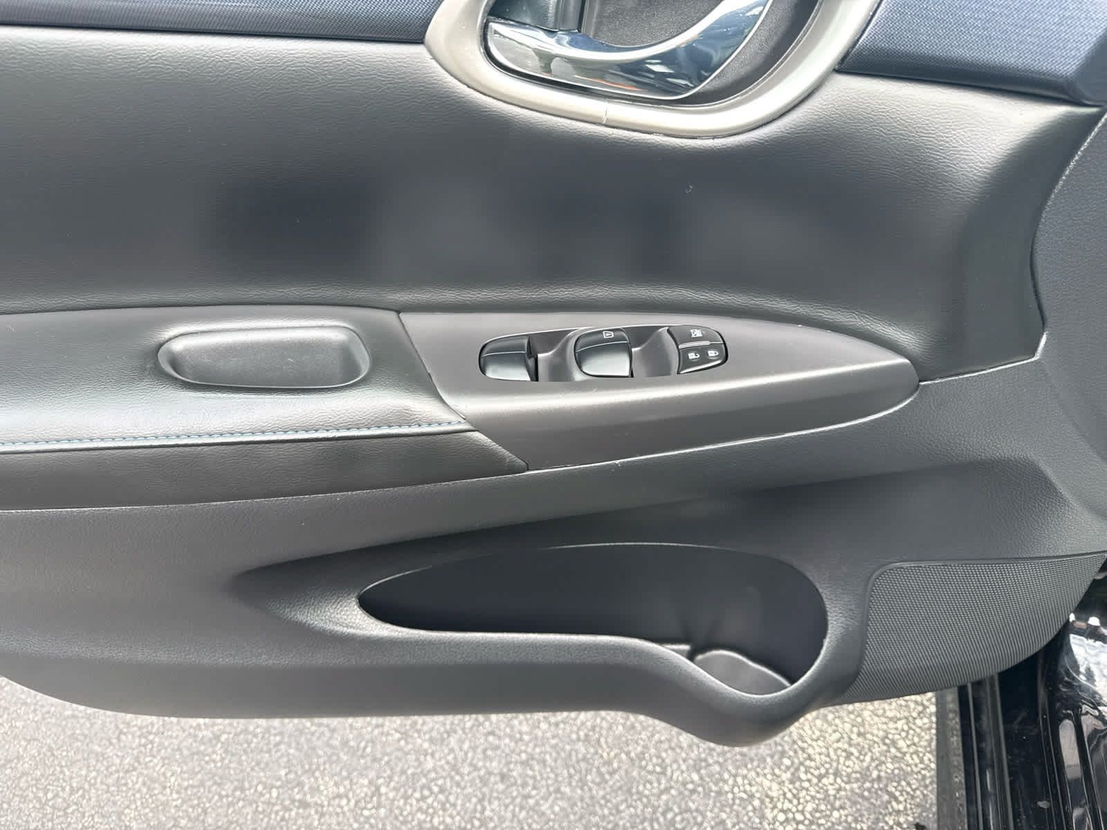 Used 2018 Nissan Sentra SR w/ Premium Package (P02) FWD image 10