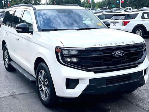 Used 2025 Ford Expedition Active RWD image 1