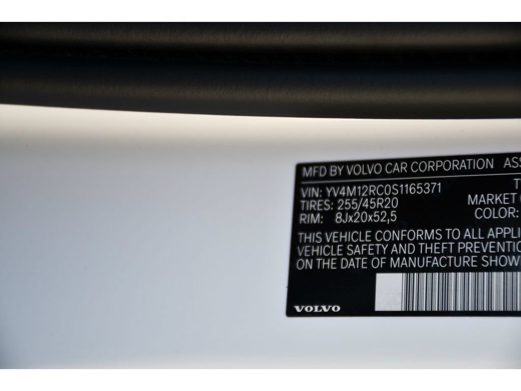 Used 2025 Volvo XC60 B5 Plus AWD/4WD image 27