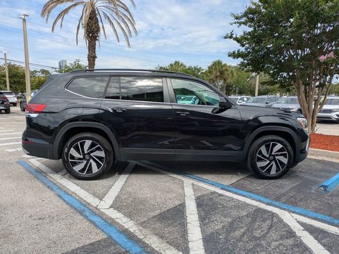 Used 2024 Volkswagen Atlas SE w/ Panoramic Sunroof Package FWD image 7