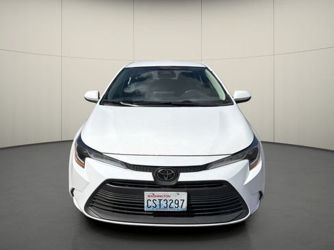 Used 2025 Toyota Corolla LE FWD image 2
