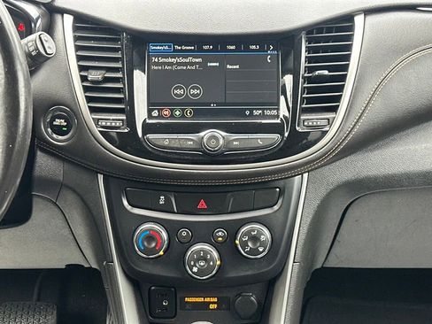 Used 2018 Chevrolet Trax LT w/ LT Convenience Package image 23