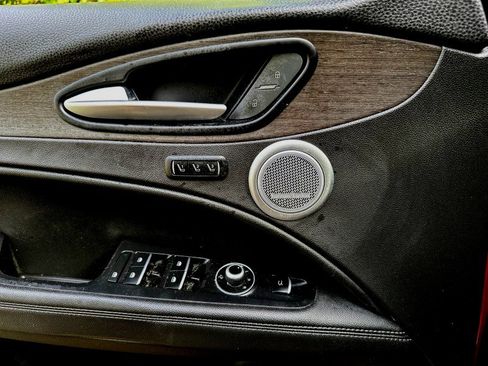 Used 2020 Alfa Romeo Stelvio Ti w/ Active Blind Spot Package AWD/4WD image 14