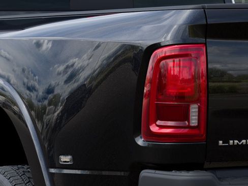 New 2025 RAM 3500 Limited AWD/4WD image 14