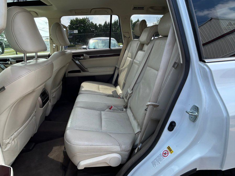 Used 2016 Lexus GX 460 w/ Premium Package AWD/4WD image 13
