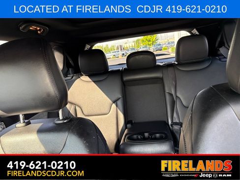 Used 2024 Jeep Compass Latitude w/ Sun and Sound Group AWD/4WD image 16