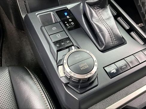 Used 2024 Toyota Tacoma Limited w/ Limited Package (LT) image 24