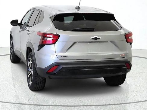 Used 2024 Chevrolet Trax RS w/ Sunroof Package FWD image 7