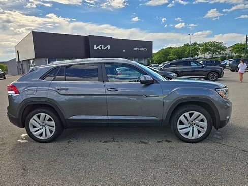 Used 2023 Volkswagen Atlas Cross Sport SE w/ Panoramic Sunroof Package AWD/4WD image 2