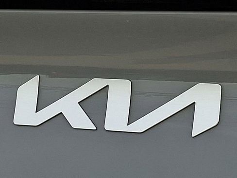 Used 2025 Kia Sportage SX image 32