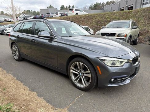 Used 2018 BMW 330i xDrive Wagon image 3
