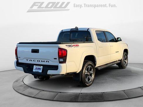 Used 2019 Toyota Tacoma TRD Sport image 9