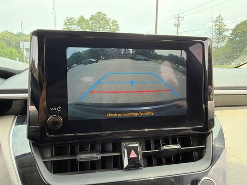 Used 2023 Toyota Corolla LE w/ Carpet Mat Package (TMS) FWD image 11