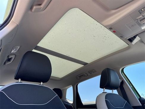 New 2025 Volkswagen Taos SE image 16