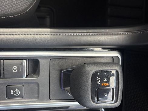 Used 2022 Nissan Pathfinder S AWD/4WD image 24