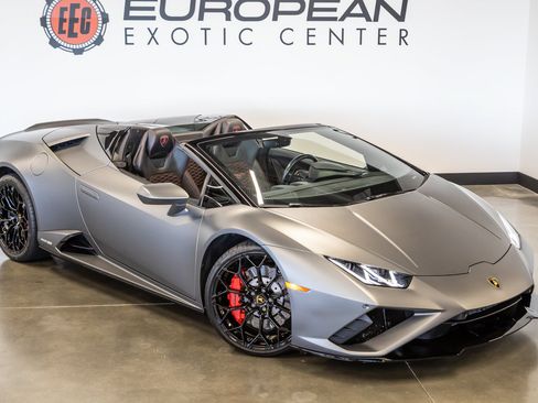 Used 2021 Lamborghini Huracan EVO RWD image 3
